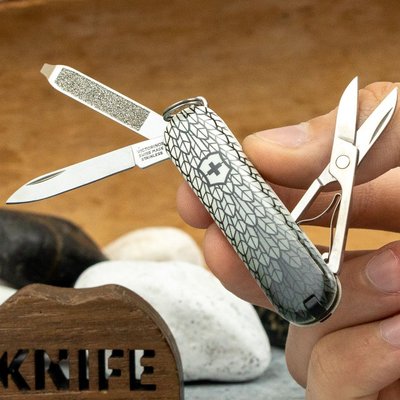 Нож Victorinox Сlassic LE Eagle Fligh 0.6223.L2102 4008391 фото