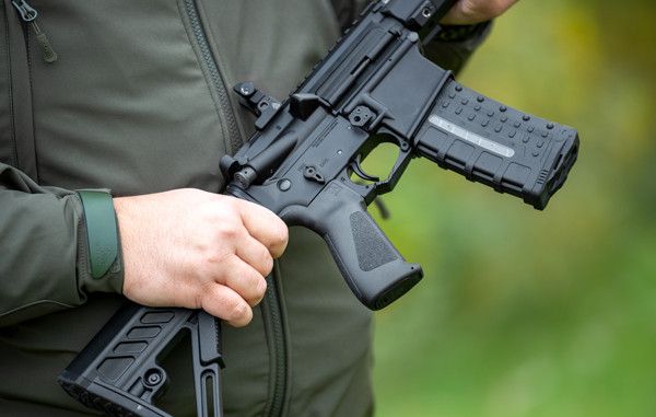 Рукоятка пістолетна AR-15 Leapers UTG Ultra Slim AR чорна 2370.10.11 фото